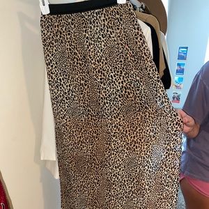 H&M women’s Cheetah print skirt